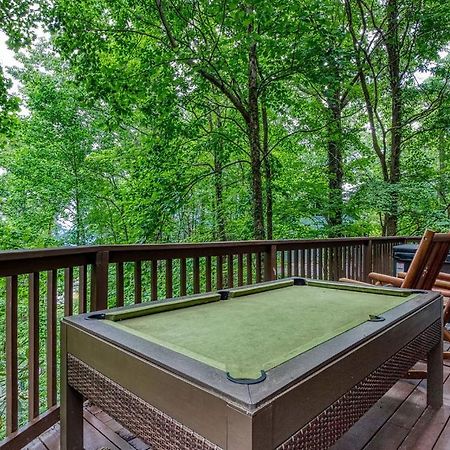 Moonshine Chalet, Hot Tub, Pool Access, Wifi, 1089 Free Tickets Each Paid Day, Dollywood And More Gatlinburg Exterior photo