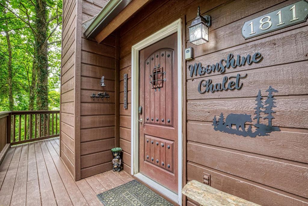 Moonshine Chalet, Hot Tub, Pool Access, Wifi, 1089 Free Tickets Each Paid Day, Dollywood And More Gatlinburg Exterior photo